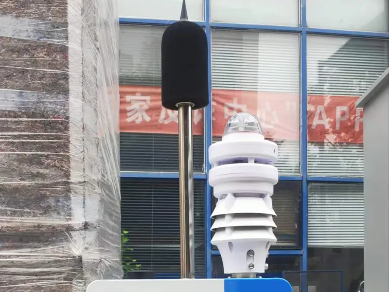 compact-smart-weather-station