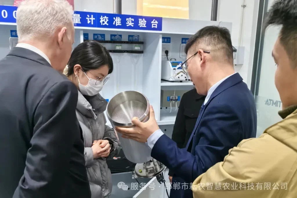 Welcome to Mr. Kees, President of HUKX, on His Visit to Yantai Sensor (7)