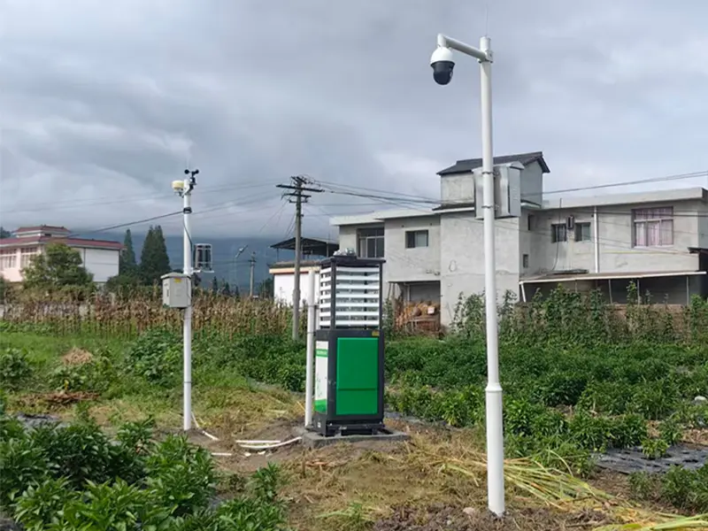 smart insect monitoring light