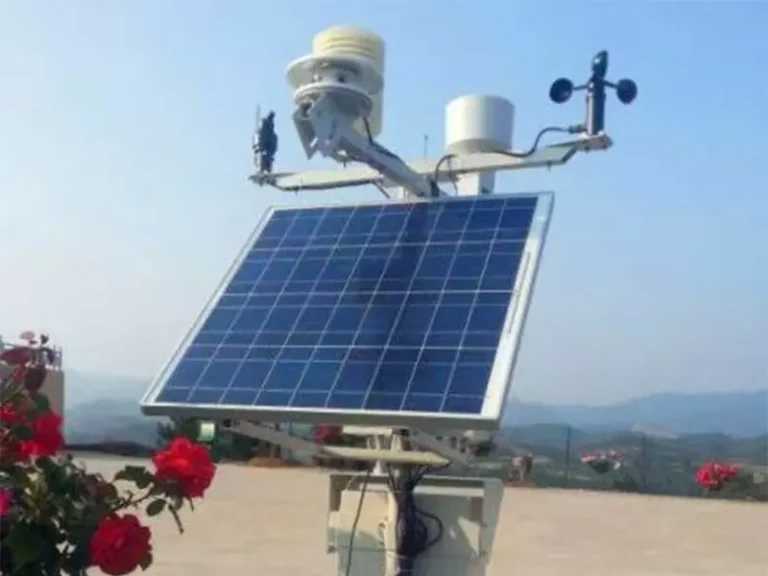 integrated solar weather station for PV monitoring