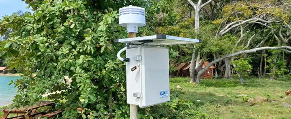 how do air quality monitoring stations work