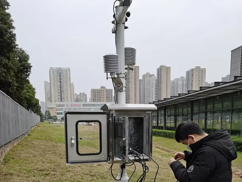 modular weather station for the city