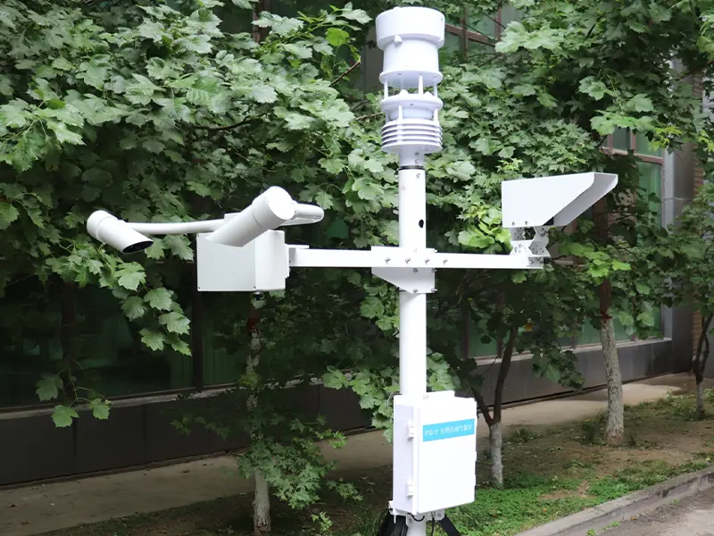 modular weather station for the traffic
