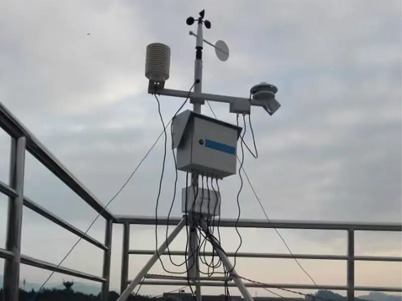 solar powered weather station